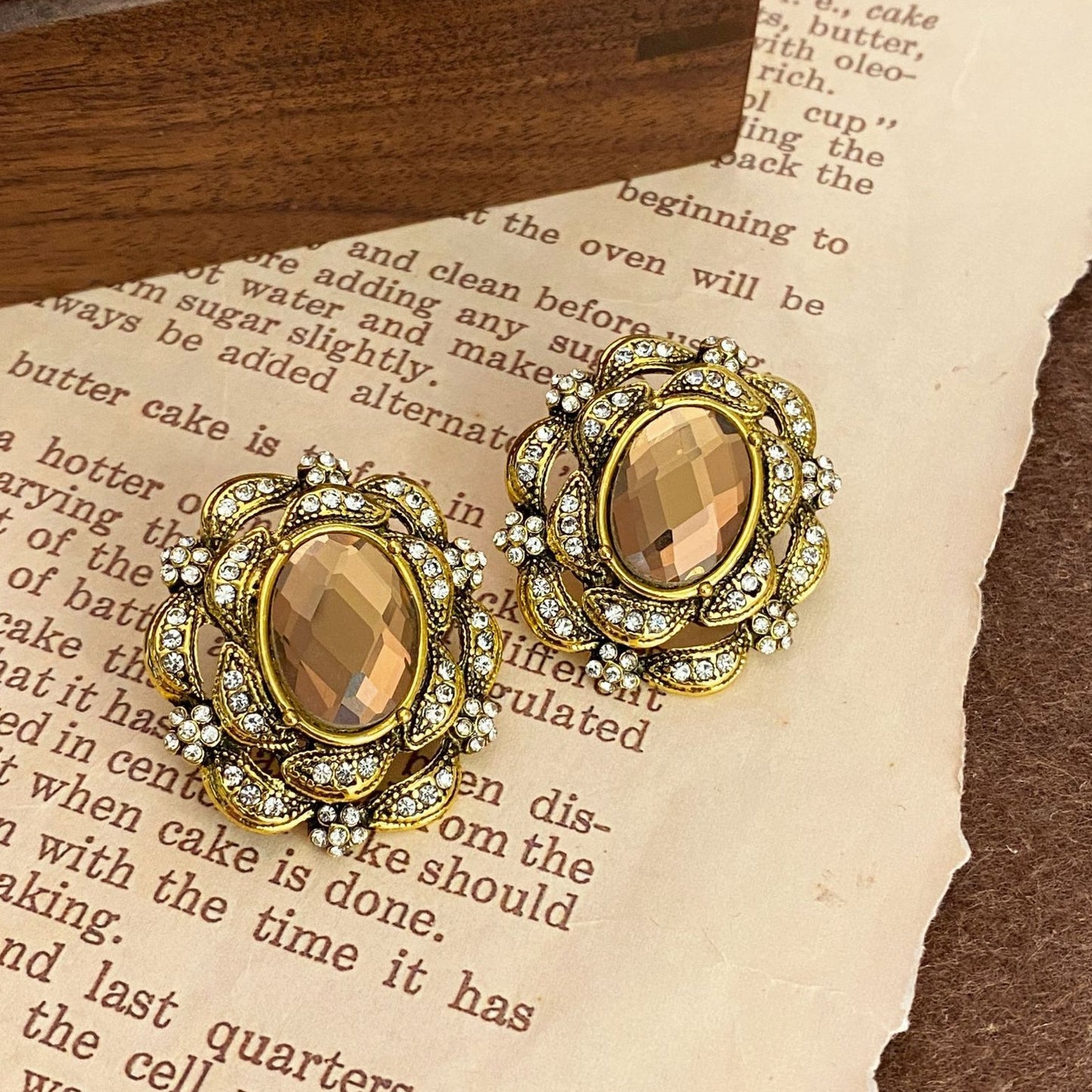 Retro Oval Large Stud Earrings