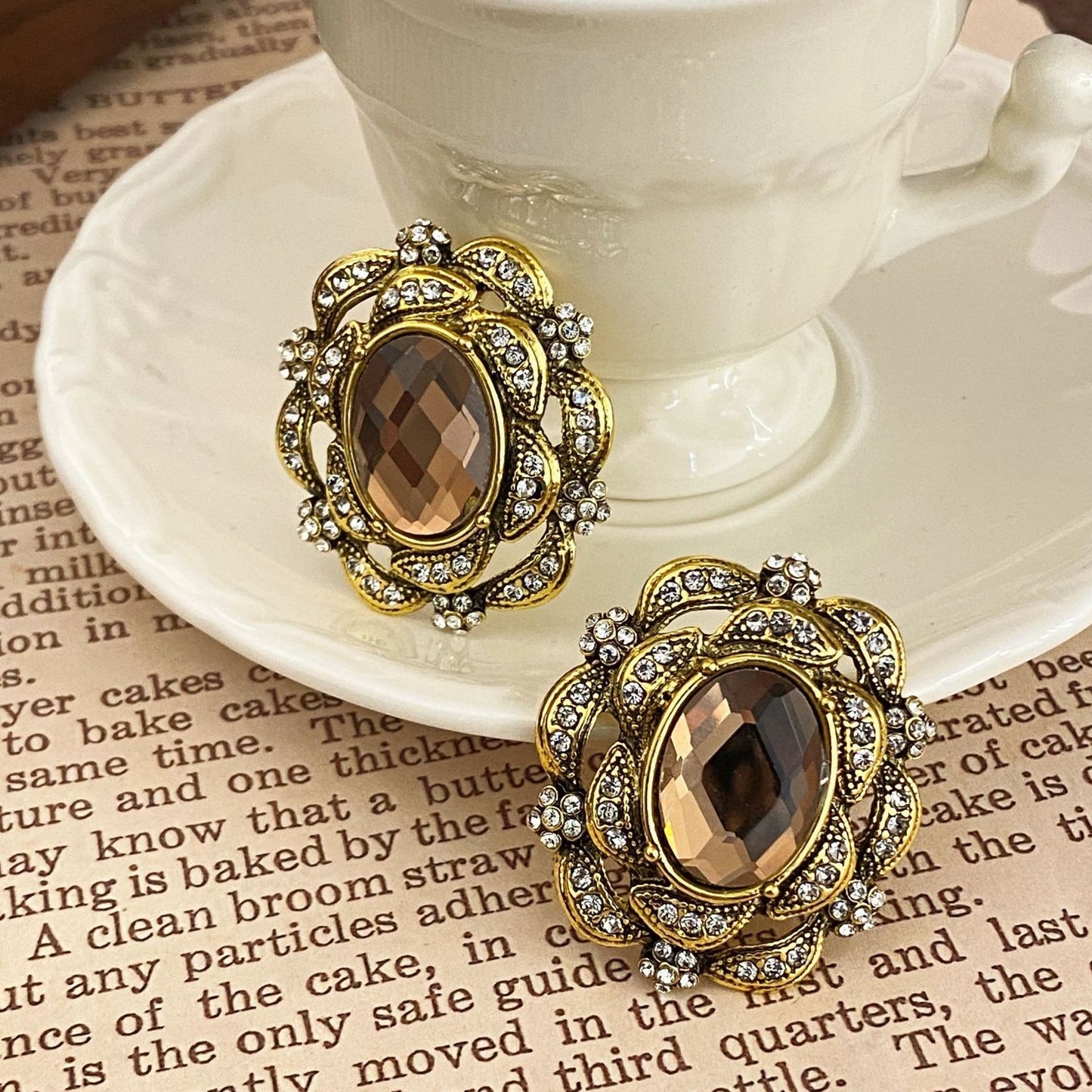 Retro Oval Large Stud Earrings