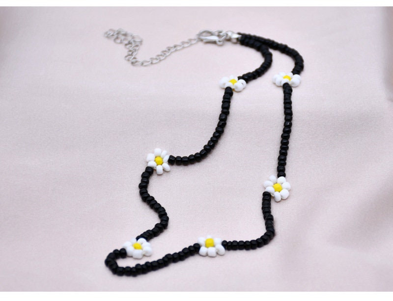 Daisy Beaded Choker Necklace